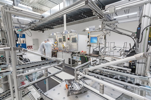 Das Produktions-Center für die Motoren der Hybrid- und Elektro-Autos/Producción de motores para vehículos híbridos y eléctricos