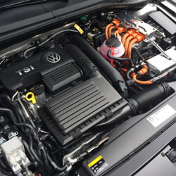 VW-Passat-GTE-engine