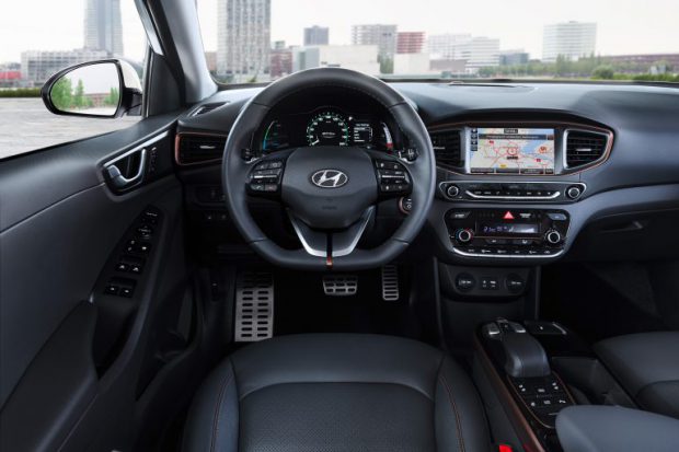 Hyundai-Electric-Cockpit-768x512