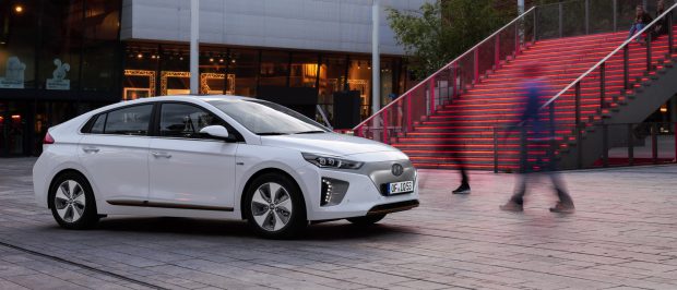 Hyundai IONIQ Eléctrico RechteSeite Hyundai-IONIQ-Electric-RechteSeite-620x266