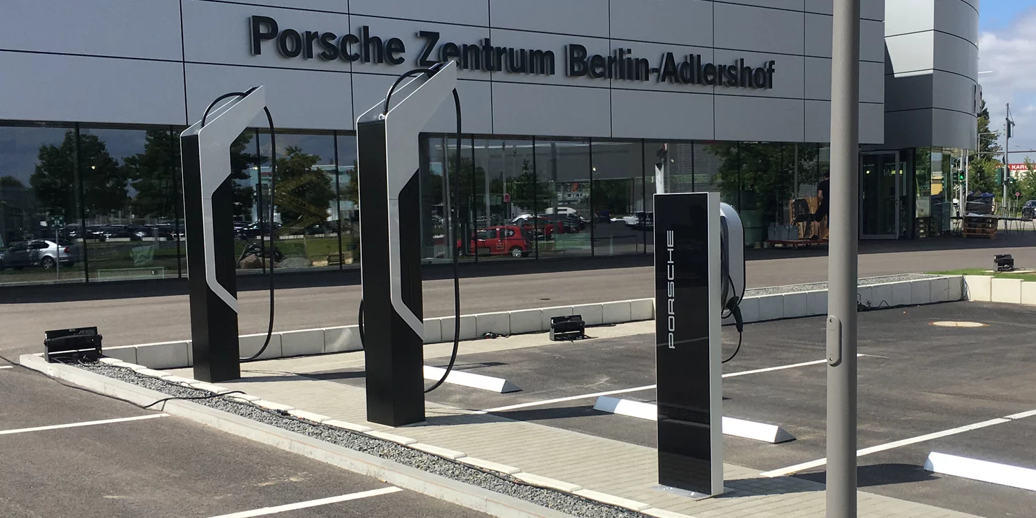 Porsche HPC Ladepark Berlin Hinten Porsche-HPC-charge park-Berlin-800 Volt