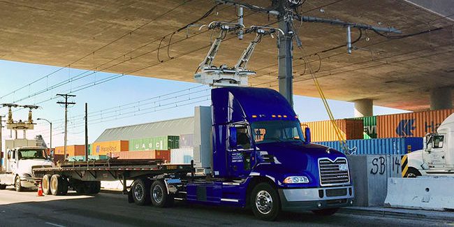 Camión catenaria Mack e