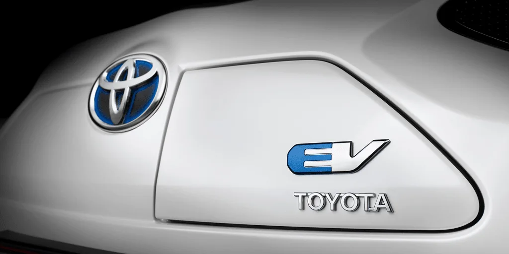 toyota-iq-ev-concept-car-2012-01