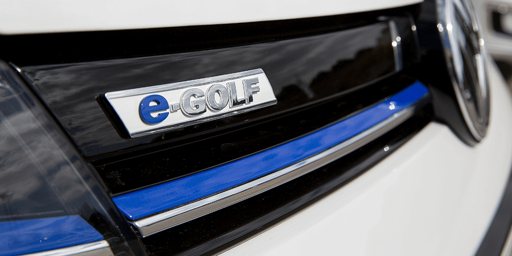Volkswagen e golf schriftzug