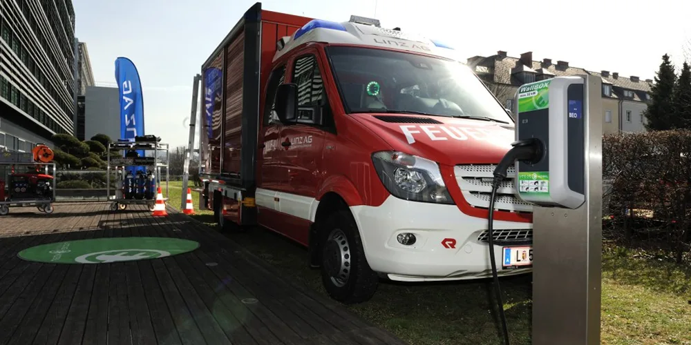 kreisel electric rosenbauer linz ag feuerwehr einsatzfahrzeug fire brigade 02 kreisel-electric-rosenbauer-linz-ag-feuerwehr-einsatzfahrzeug-fire-brigade-02