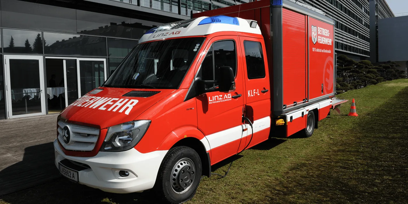 kreisel electric rosenbauer linz ag feuerwehr einsatzfahrzeug fire brigade 06 kreisel-electric-rosenbauer-linz-ag-feuerwehr-einsatzfahrzeug-fire-brigade-06