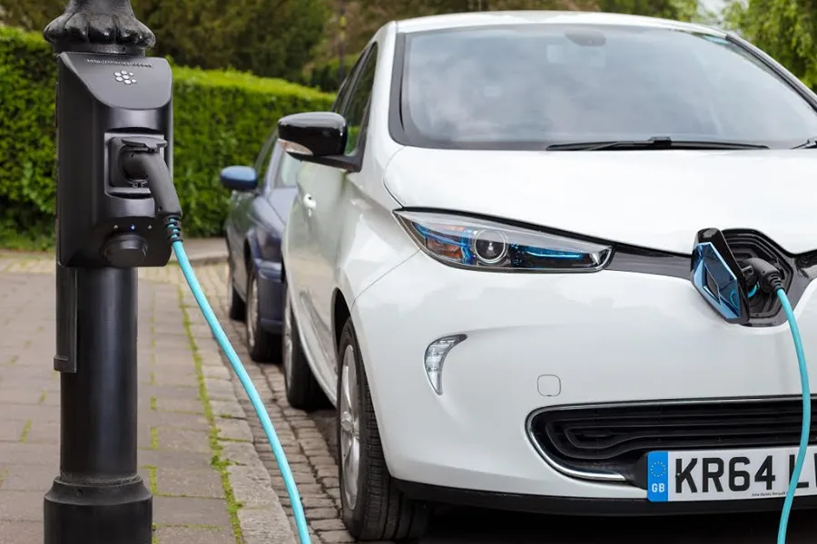 chargy-lamppost-charging-station-ladestation-uk-grossbritannien