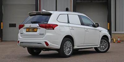 mitsubishi-outlander-phev-2019-version-comercial-01-min