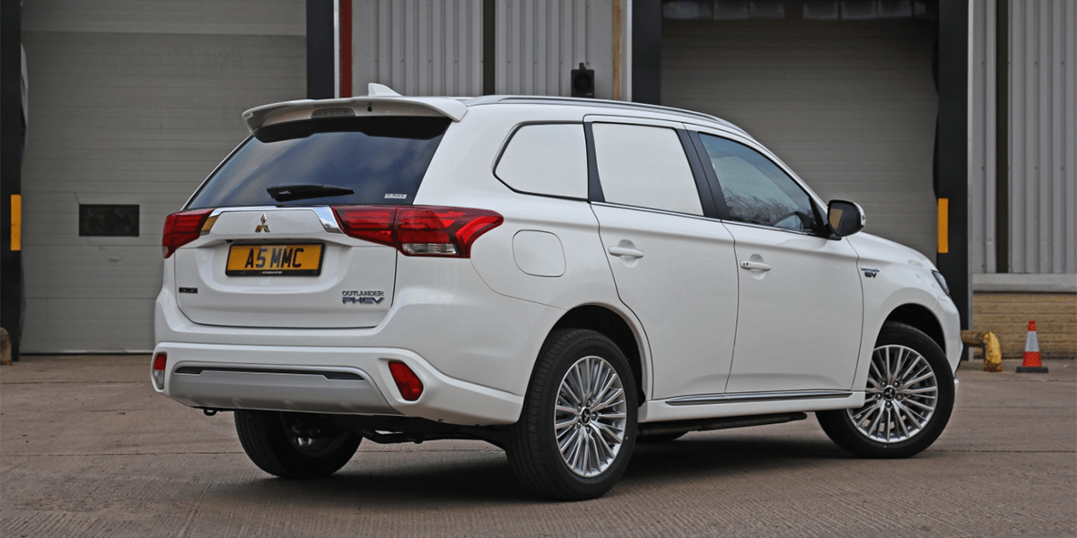 mitsubishi outlander phev 2019 commercial version 01 min mitsubishi-outlander-phev-2019-commercial-version-01-min