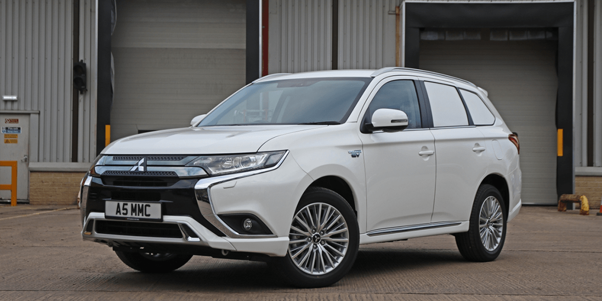 mitsubishi outlander phev 2019 commercial version 02 min mitsubishi-outlander-phev-2019-commercial-version-02-min