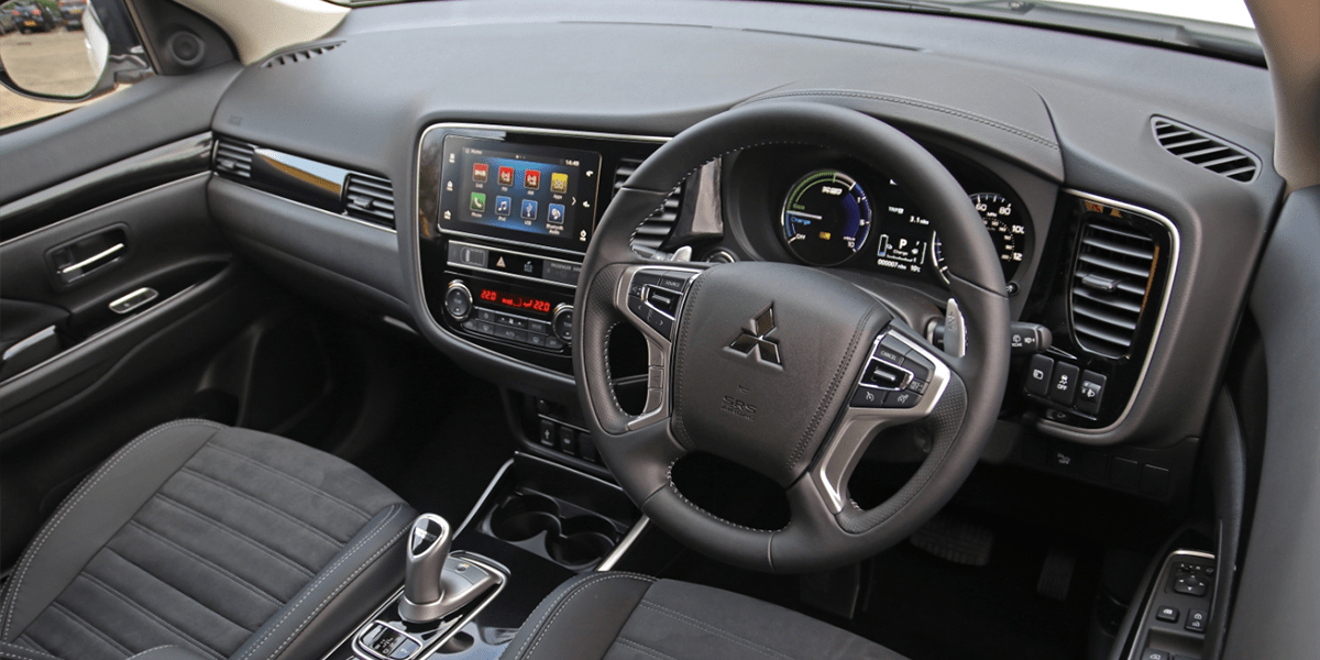 mitsubishi outlander phev 2019 commercial version 04 min mitsubishi-outlander-phev-2019-commercial-version-04-min