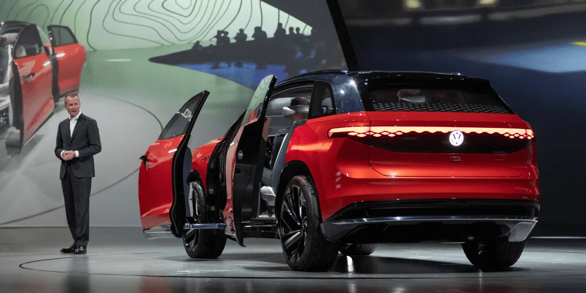 volkswagen id roomzz auto shanghai 2019 herbert diess 02 volkswagen-id-roomzz-auto-shanghai-2019-herbert-diess-02