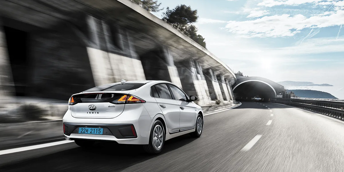 hyundai-ioniq-elektro-ioniq-electric-2020-suedkorea-corea-del-sur-01-min