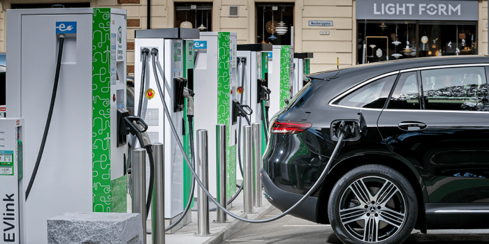 mercedes-benz-eqc-fortum-charging-station-ladestation-norway-norwegen-01-min