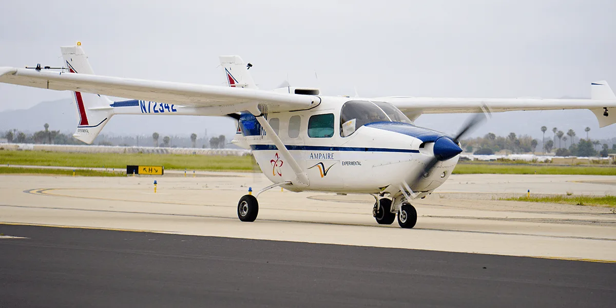 ampaire 337 hybrid e flugzeug avión eléctrico híbrido 02 min ampaire-337-hybrid-e-flugzeug-hybrid-electric-aircraft-02-min