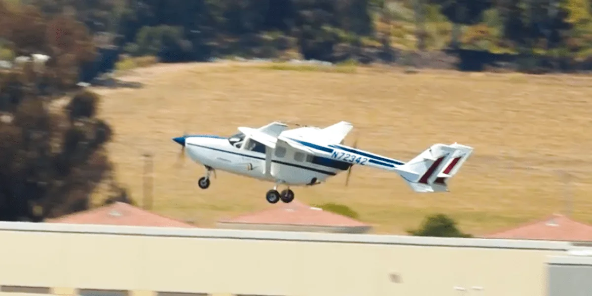 ampaire 337 hybrid e flugzeug avión eléctrico híbrido 04 min ampaire-337-hybrid-e-flugzeug-hybrid-electric-aircraft-04-min