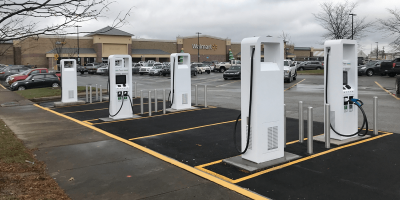 electrify-america-walmart-clarksville-charging-station-ladestation-min