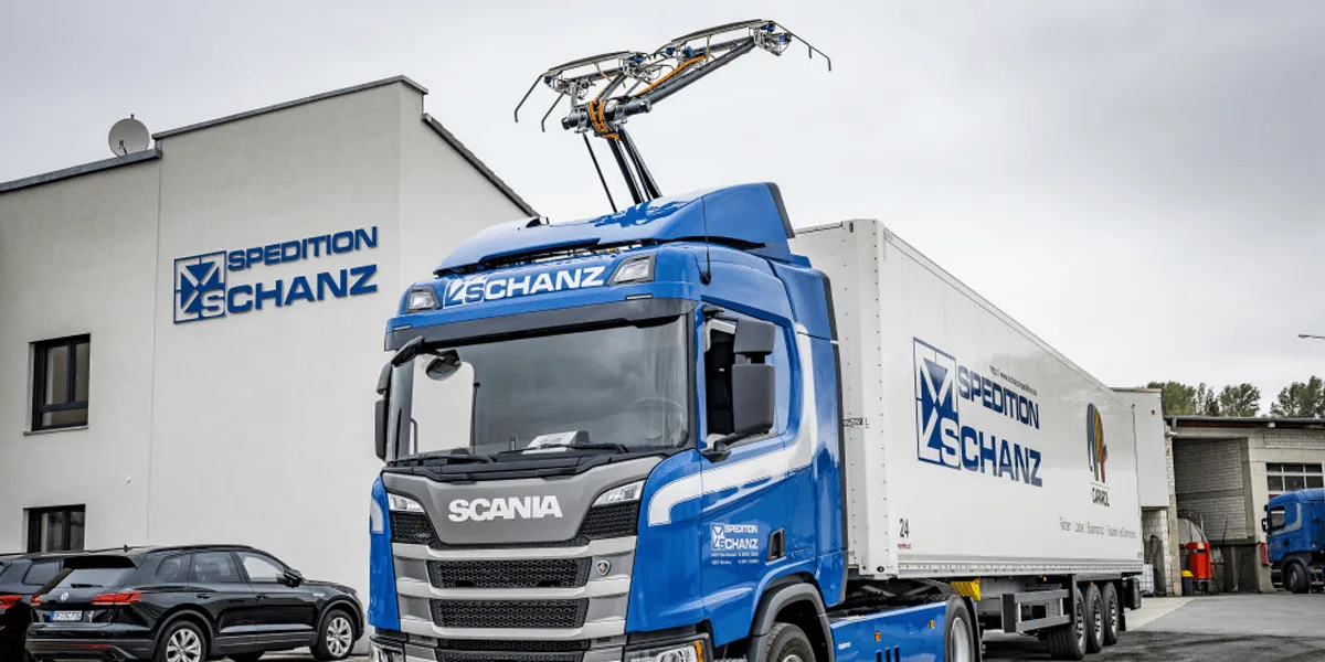 scania r 450 camión híbrido lkw ehighway frankfurt schanz spedition 02 min scania-r-450-hybrid-truck-hybrid-lkw-ehighway-frankfurt-schanz-spedition-02-min