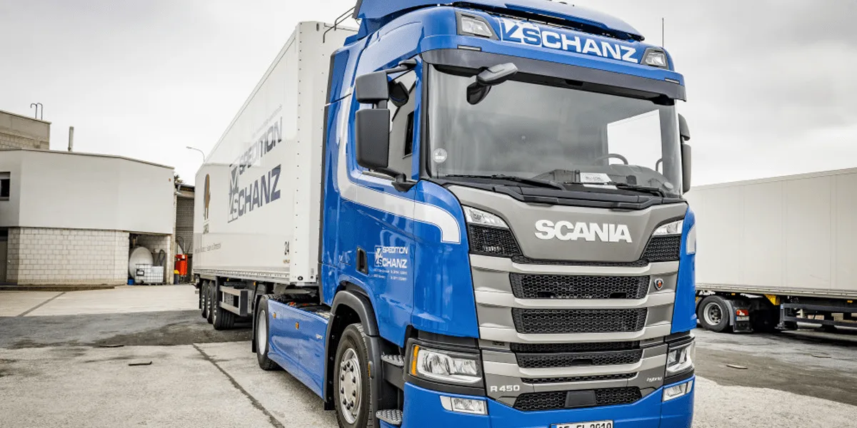 scania r 450 camión híbrido lkw ehighway frankfurt schanz spedition 04 min scania-r-450-hybrid-truck-hybrid-lkw-ehighway-frankfurt-schanz-spedition-04-min