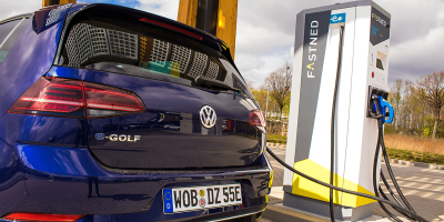 volkswagen-e-golf-fastned-hildesheim-daniel-boennighausen-02-min