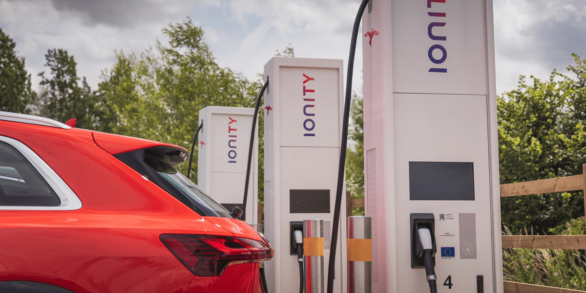 estación de carga ionity ladestation uk 03 min ionity-ladestation-charging-station-uk-03-min