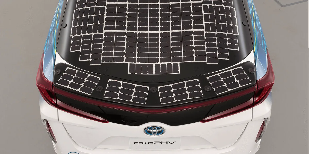 toyota prius phev solar powered 01 toyota-prius-phev-solar-powered-01