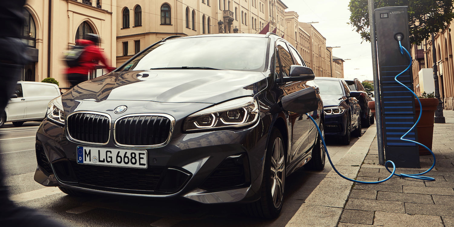 BMW 225xe PHEV gets a better battery electrive