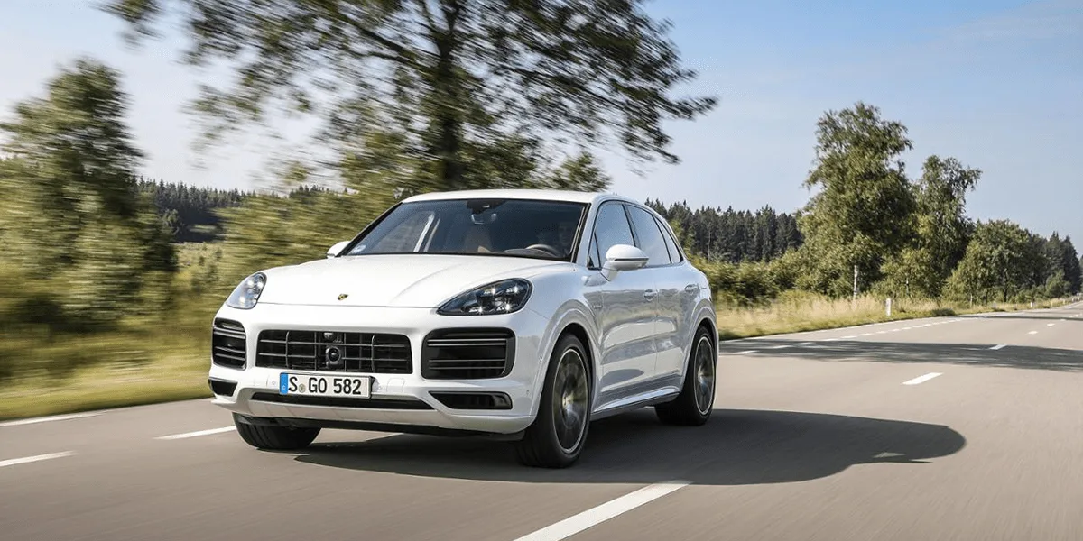 porsche cayenne turbo s e hybrid 2019 04 min porsche-cayenne-turbo-s-e-hybrid-2019-04-min