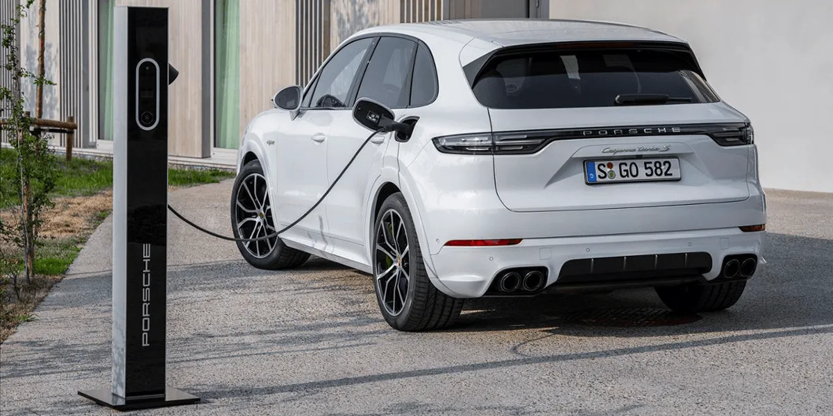 porsche cayenne turbo s e hybrid 2019 06 min porsche-cayenne-turbo-s-e-hybrid-2019-06-min