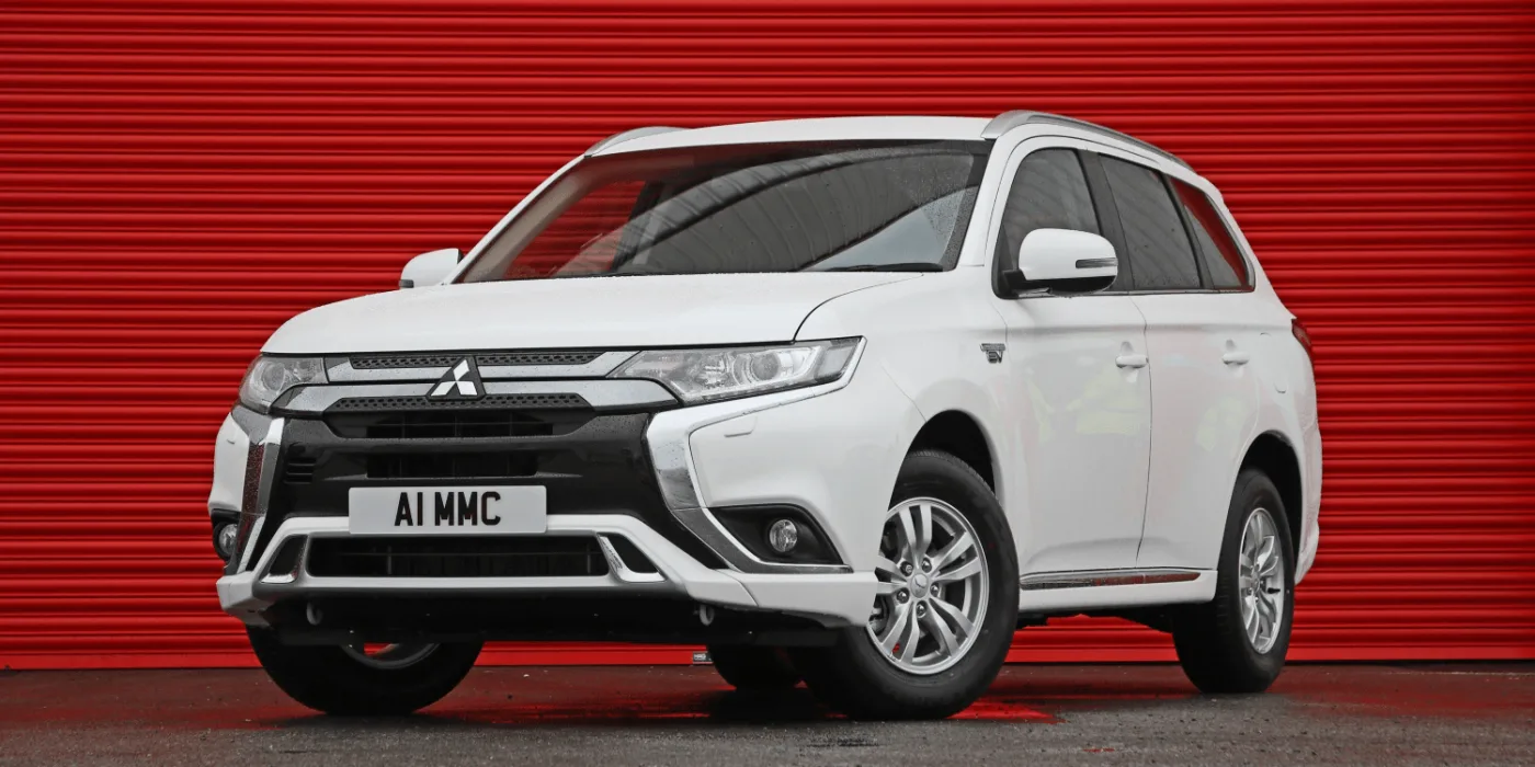 mitsubishi-outlander-phev-2020-version-comercial-uk-01-min