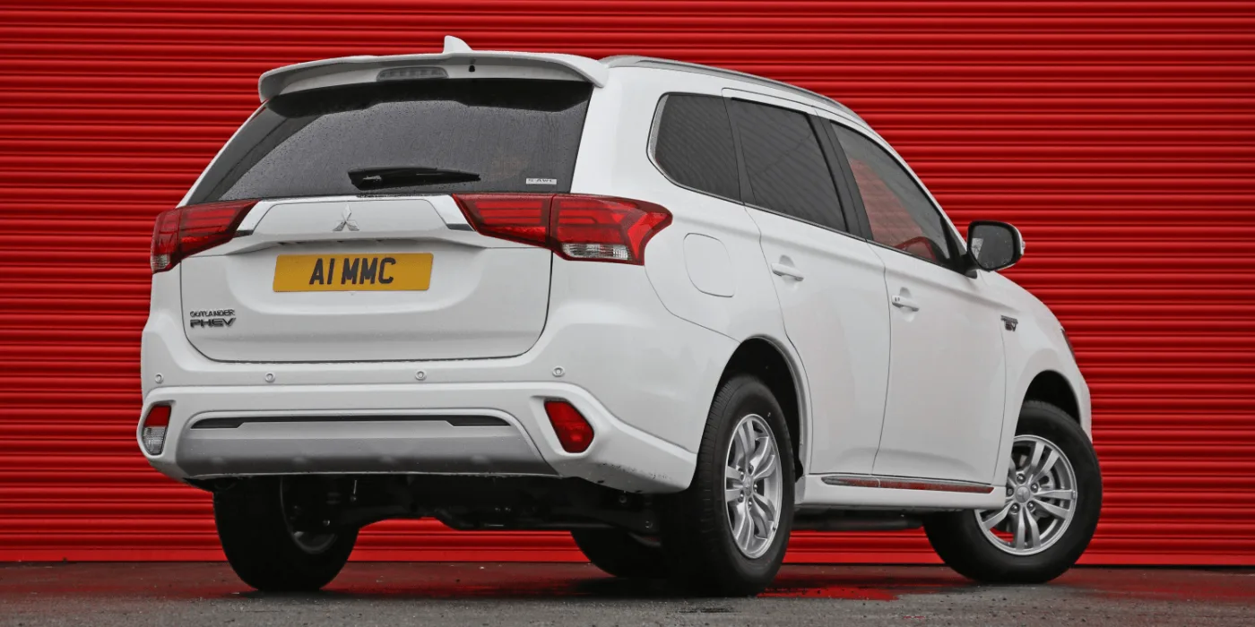 mitsubishi outlander phev 2020 commercial version uk 02 min mitsubishi-outlander-phev-2020-commercial-version-uk-02-min