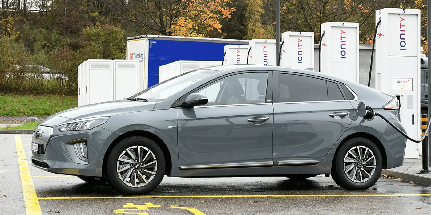 hyundai ioniq elektro ioniq electric mj 2020 ionity 003 min hyundai-ioniq-elektro-ioniq-electric-mj-2020-ionity-003-min