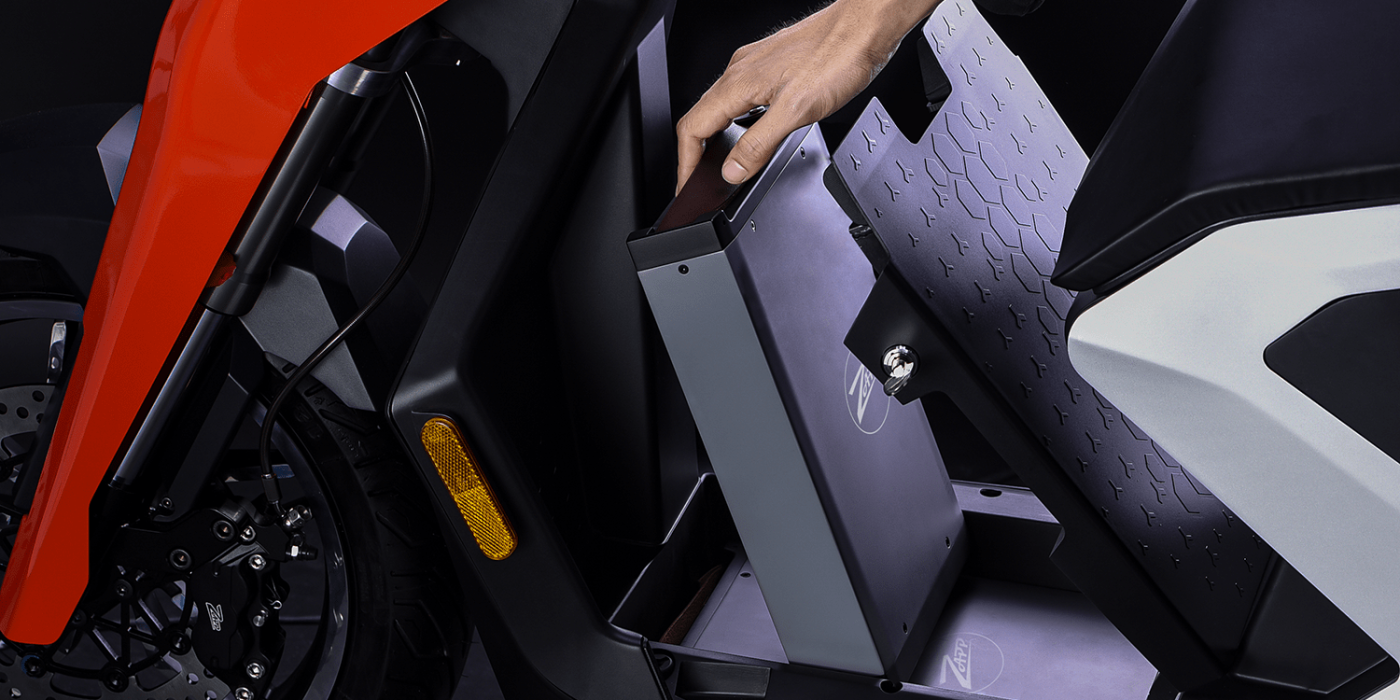 zapp i300 e roller electric scooter 2019 01 min zapp-i300-e-roller-electric-scooter-2019-01-min