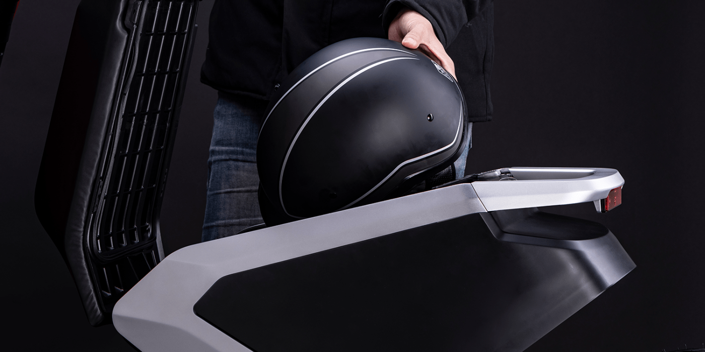 zapp i300 e roller electric scooter 2019 02 min zapp-i300-e-roller-electric-scooter-2019-02-min