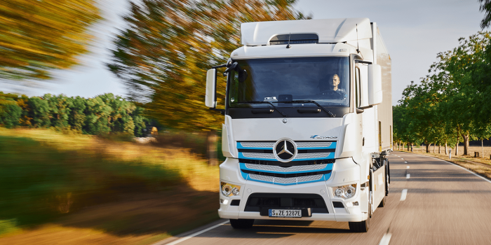 Mercedes benz eactros e lkw electric truck min