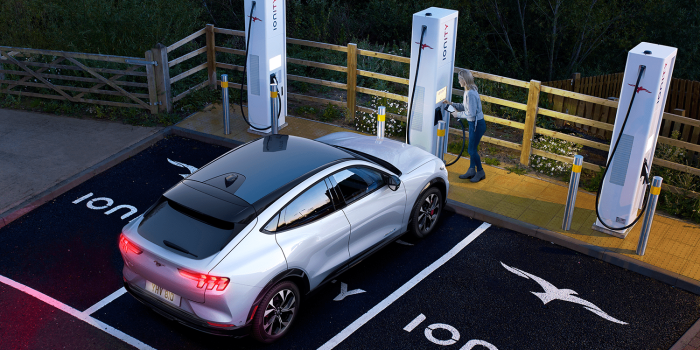 Ford mustang mach e ionity ladestation charging station min