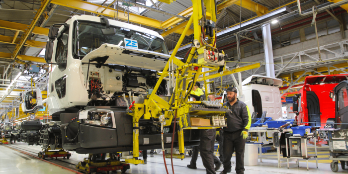 Renault trucks d wide ze e lkw electric truck produktion production min