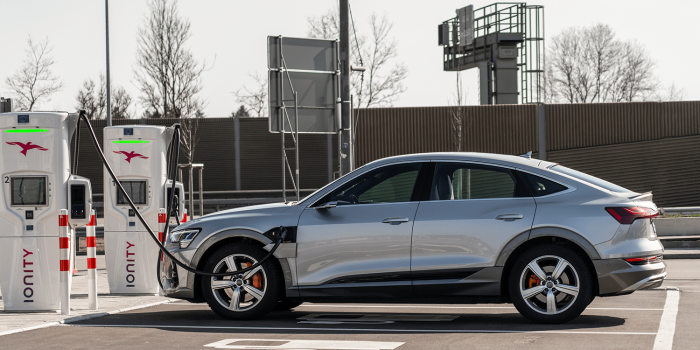 Audi e tron sportback ionity ladestation charging station min