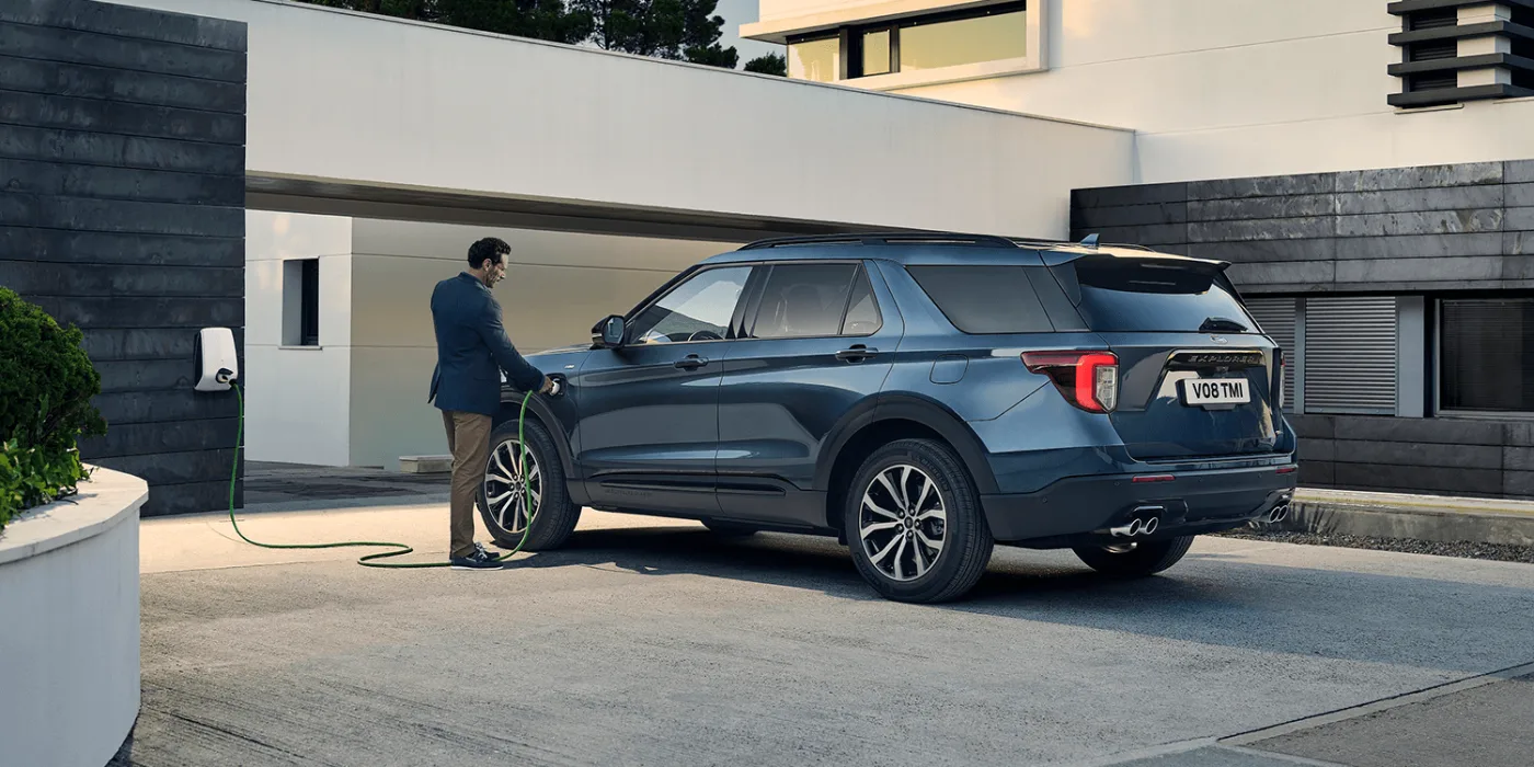 Ford Explorer PHEV arrives at customers in Europe electrive