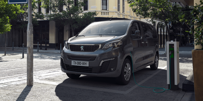 Peugeot e traveller min