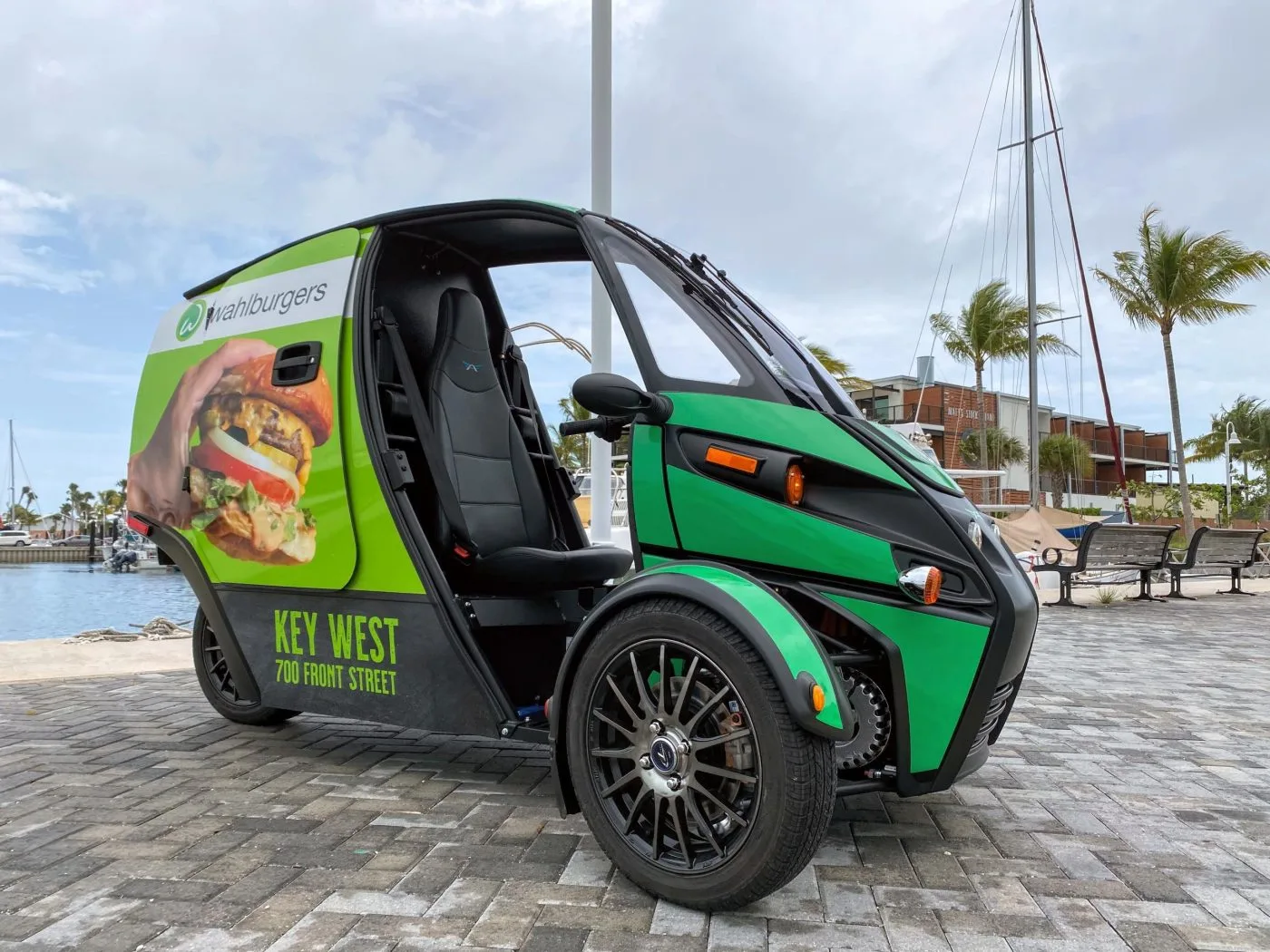 Arcimoto Wahlburgers Deliverator 5 .2 scaled Arcimoto Wahlburgers Deliverator 5 .2 scaled