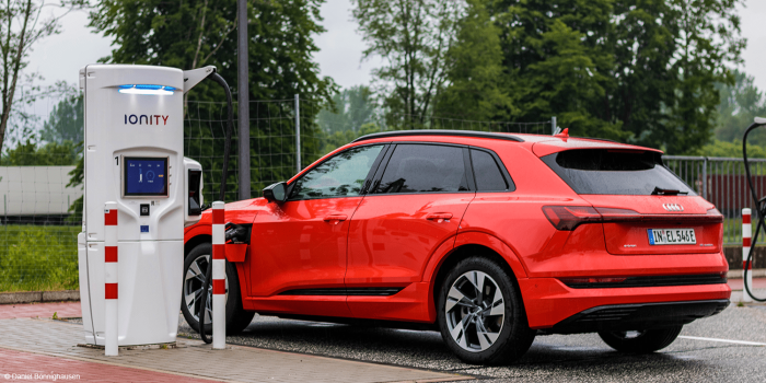 Audi e tron quattro ionity ladestation charging station fahrbericht daniel boennighausen min
