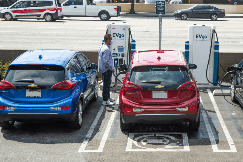 Chevrolet bolt evgo ladestation charging station usa min e