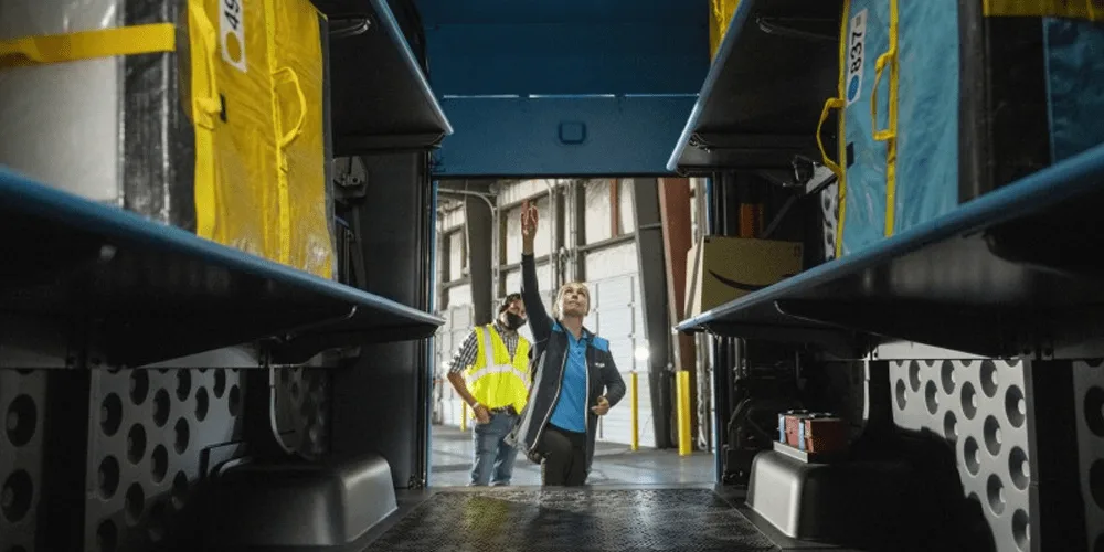 rivian automotive e transporter amazon 2020 01 min rivian automotive e transporter amazon 2020 01 min