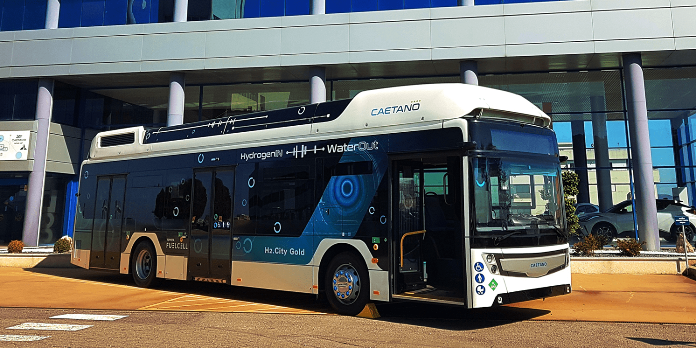 caetanobus h2 city gold toyota brennstoffzellen autobús autobús de pila de combustible 2020 01 min caetanobus h2 city gold toyota brennstoffzellen autobús autobús de pila de combustible 2020 01 min