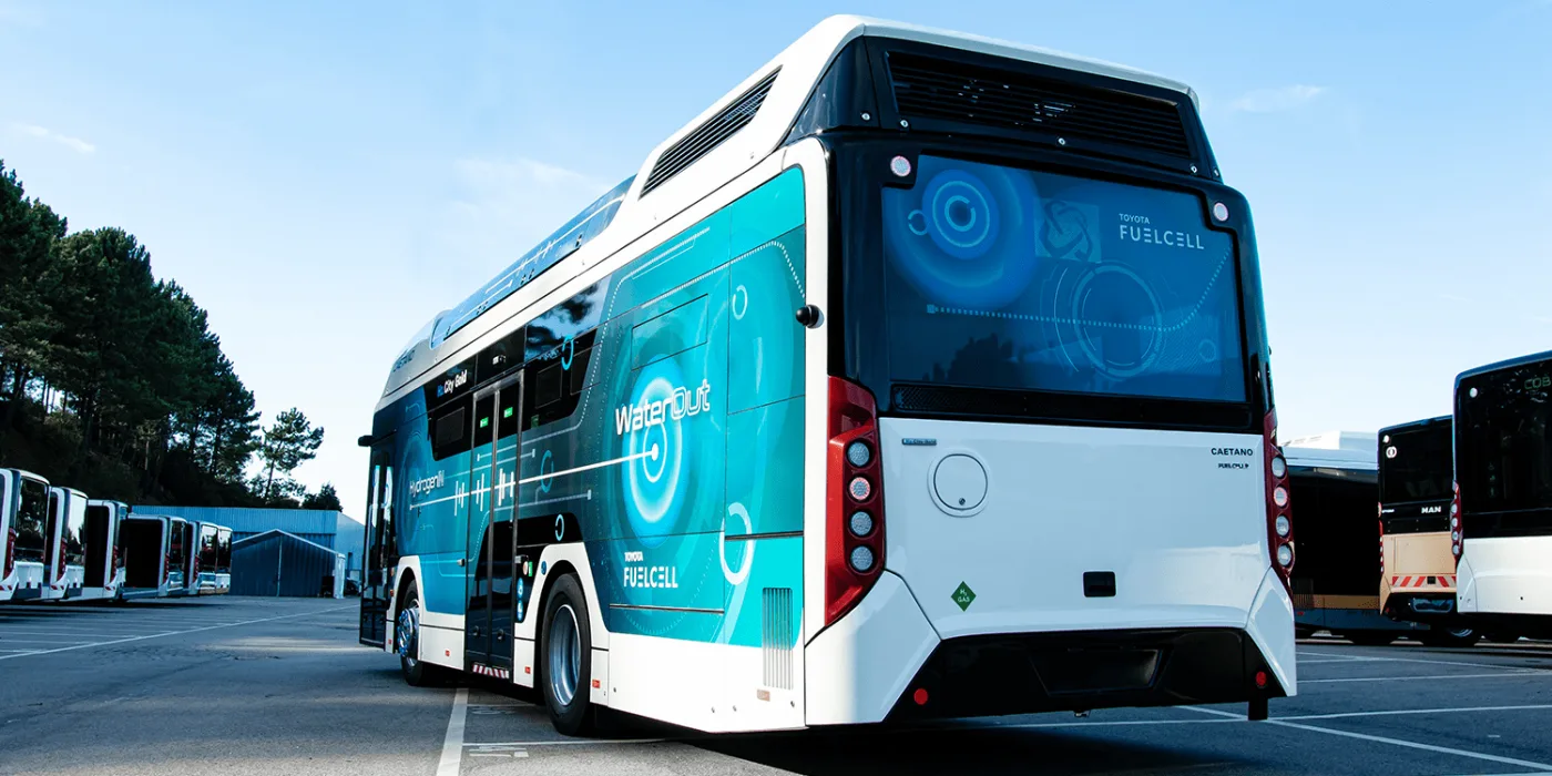 Caetanobus h2 city gold toyota brennstoffzellen bus fuel cell bus min