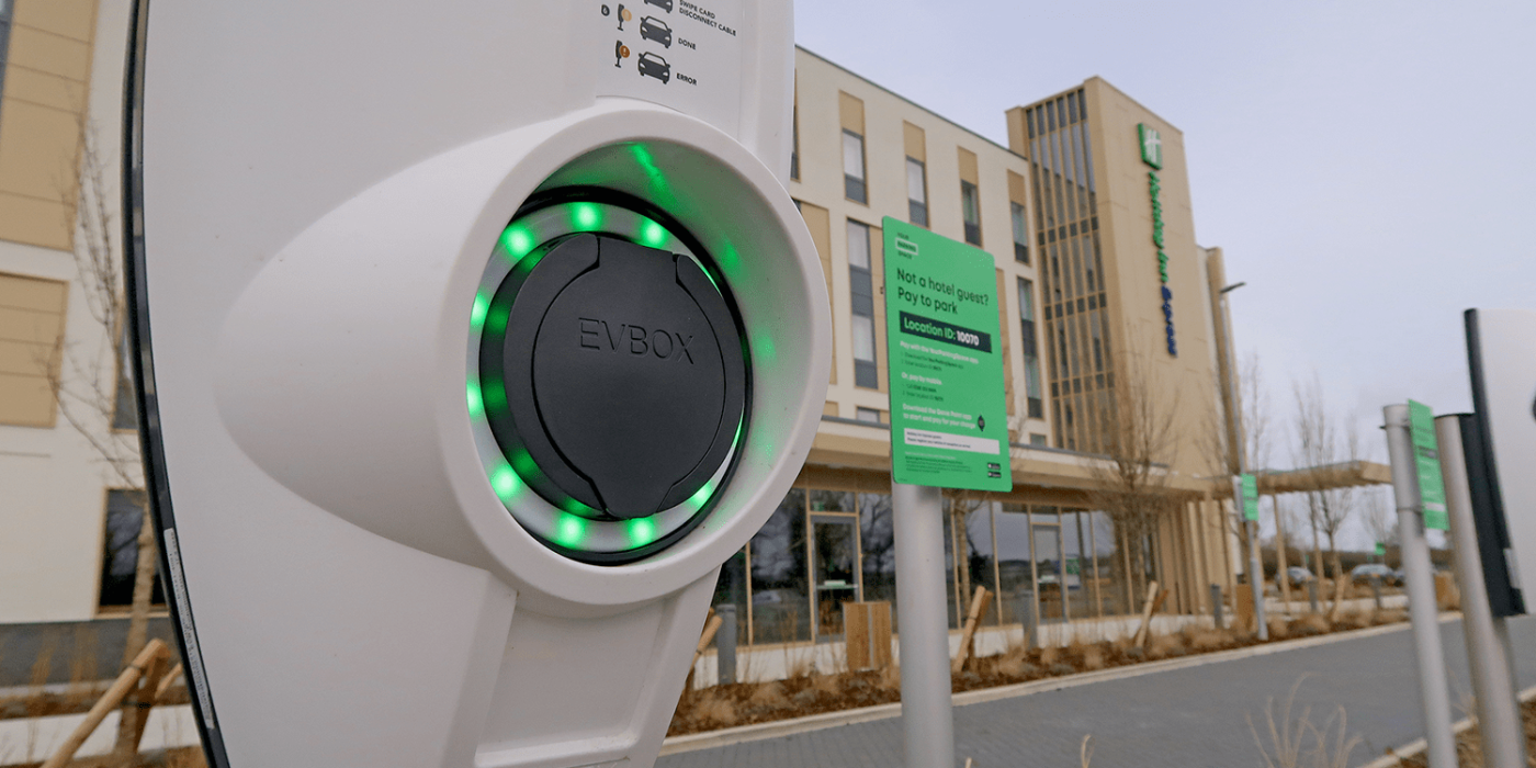 Evbox holiday inn express bicester ladestation estación de carga wallbox min