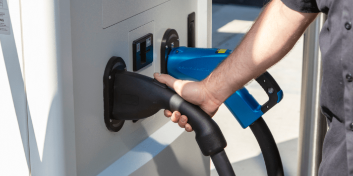 Daimler trucks freightliner portland general electric ladestation charging station usa min