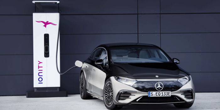 Mercedes benz eqs min