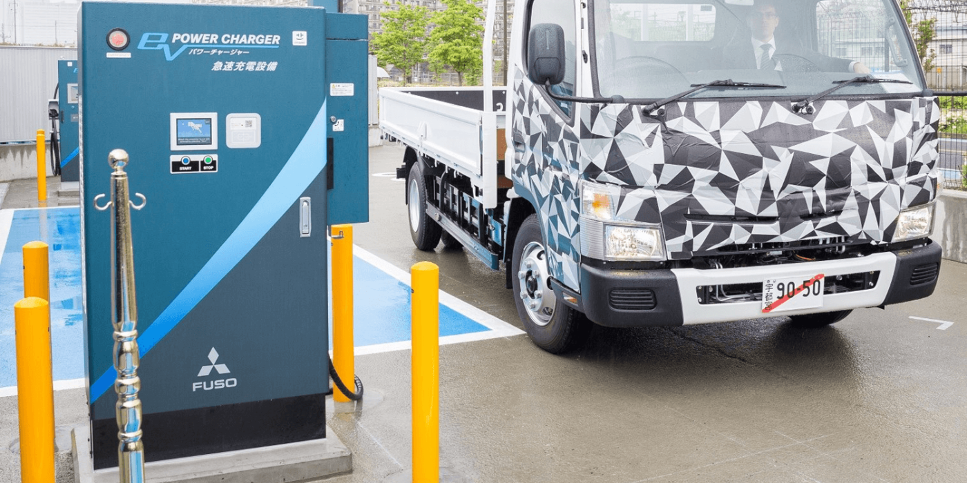 Fuso ecanter schnellladesaeuler daimler japan